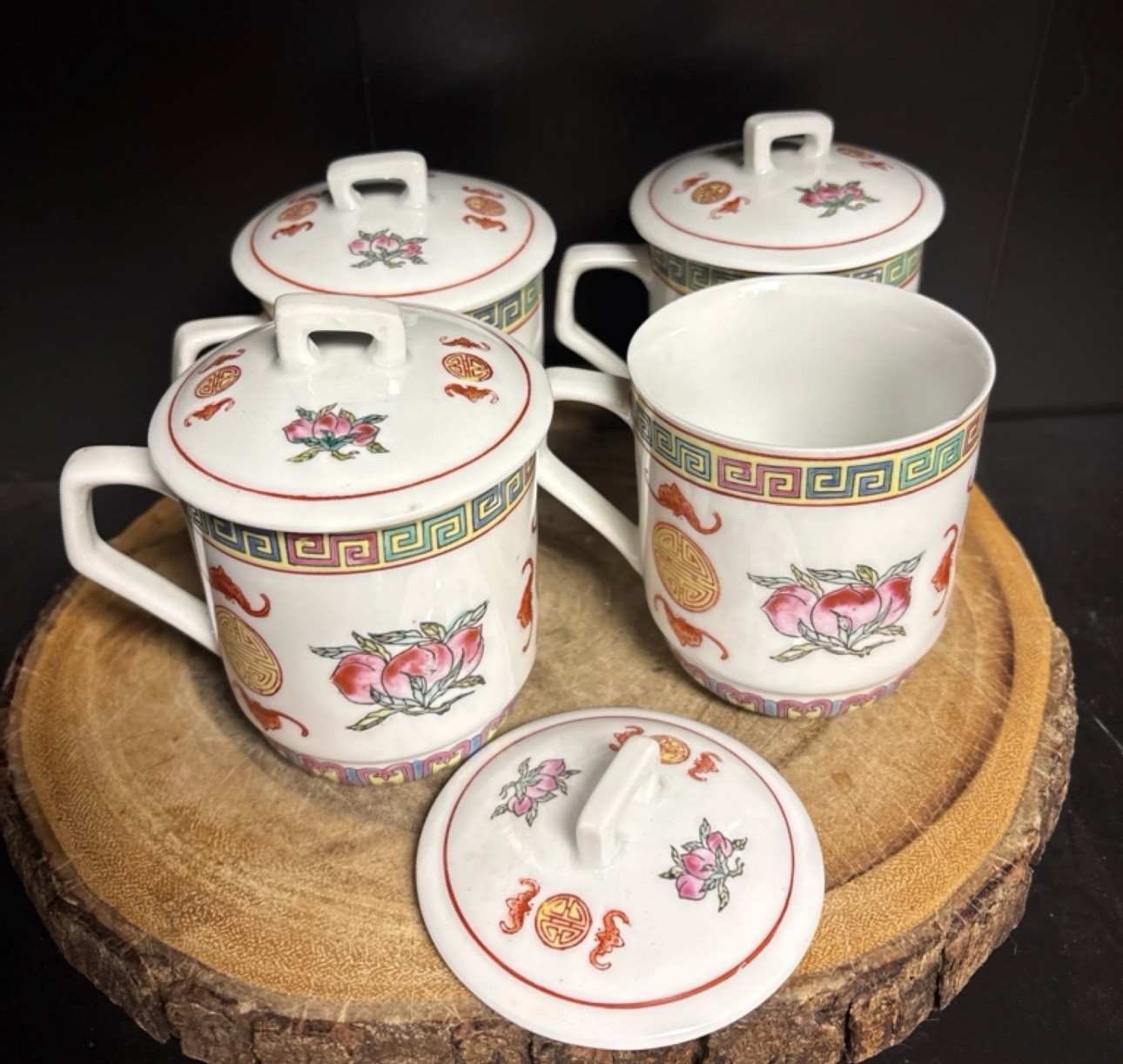 (4) vintage lidded Chinese teacups (4) vintage lidded Chinese teacups