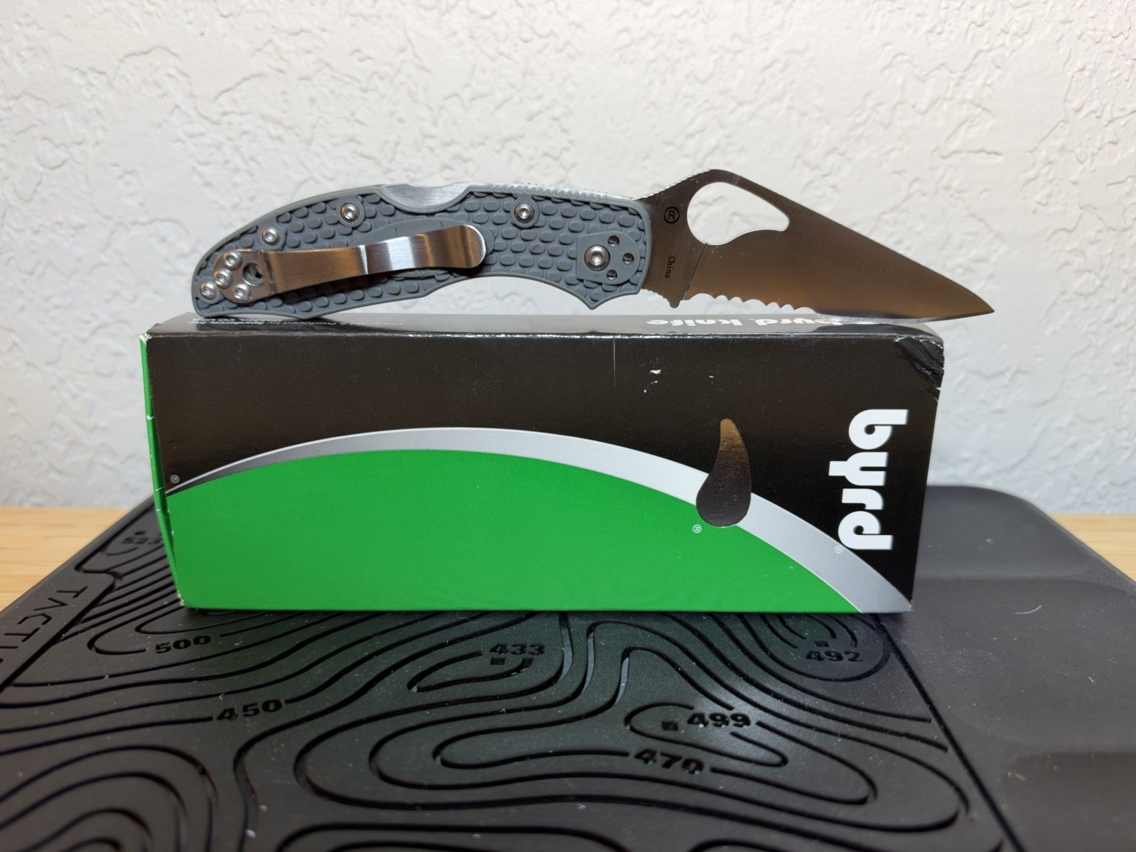 Spyderco Byrd Knife Meadowlark 2 Combination Edge Grey SS New FRN Handle Spyderco Byrd Knife Meadowlark 2 Combination Edge Grey SS New FRN Handle