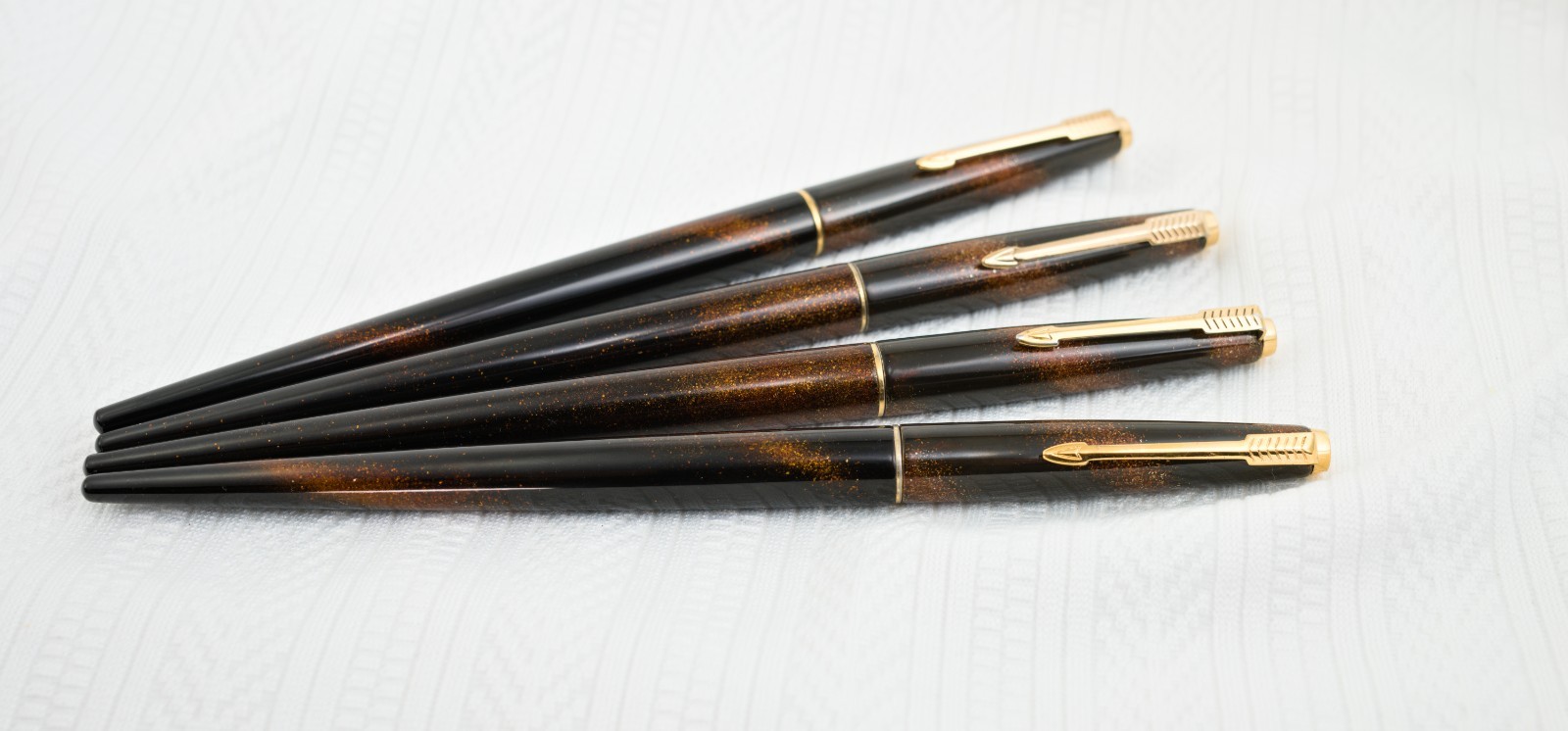 Parker 45 Desk Pen in Urushi Lacquer & Nashiji Pear Skin Makie 4 Gold Nib Sizes Parker 45 Desk Pen in Urushi Lacquer & Nashiji Pear Skin Makie 4 Gold Nib Sizes