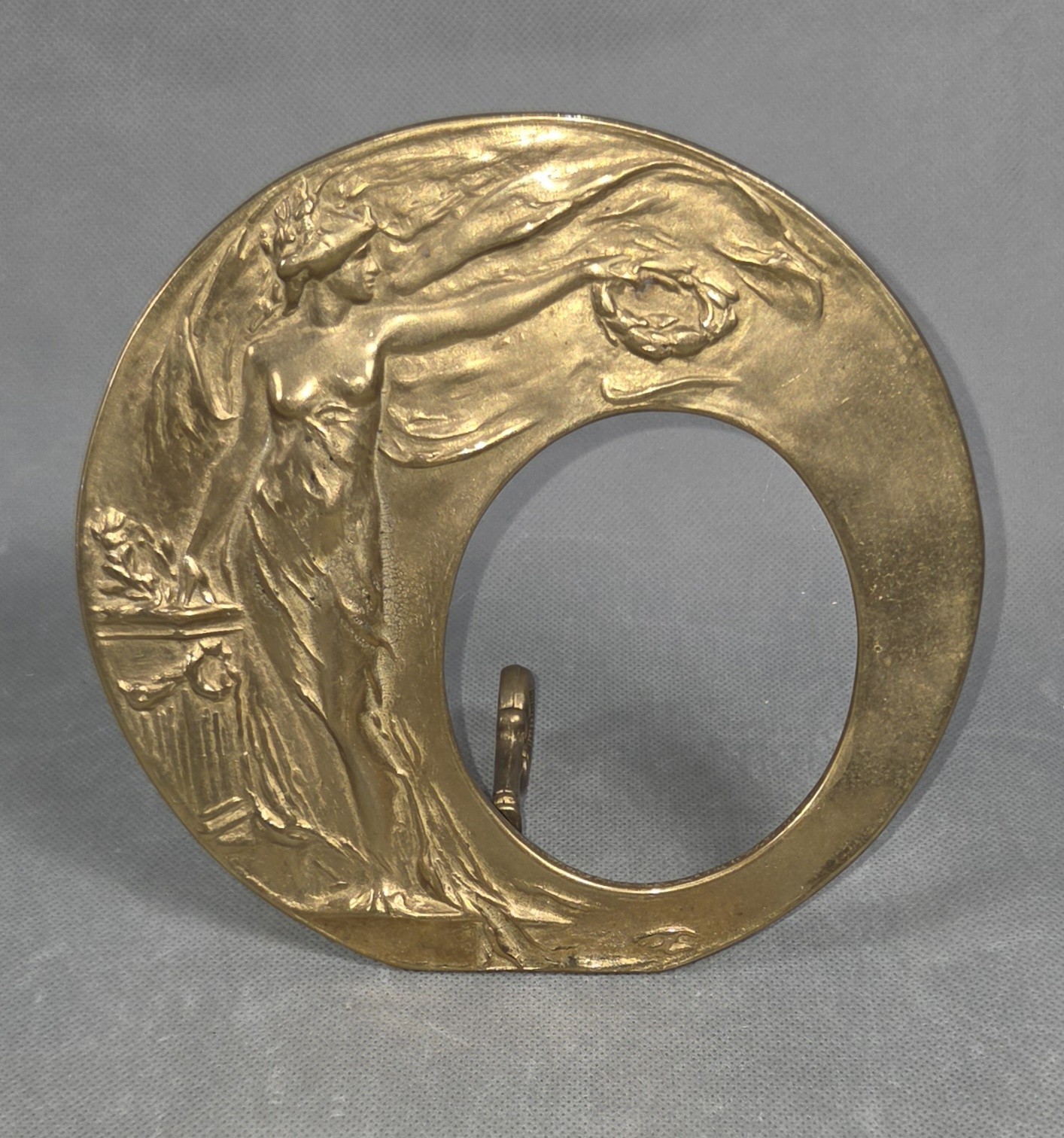 Vintage ART NOUVEAU Round BRASS Maiden FIGURAL PHOTO FRAME Vintage ART NOUVEAU Round BRASS Maiden FIGURAL PHOTO FRAME