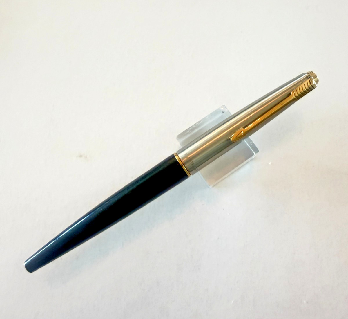 1960s Black Parker 45 Fountain pen FINE nib, Gold trim Cartridge filler. NICE 1960s Black Parker 45 Fountain pen FINE nib, Gold trim Cartridge filler. NICE