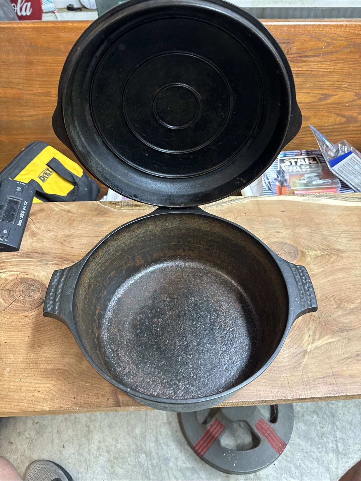 Rare Hammered GRISWOLD No. 8 Hinged Lid Cast Iron Dutch Oven Small Logo 2058