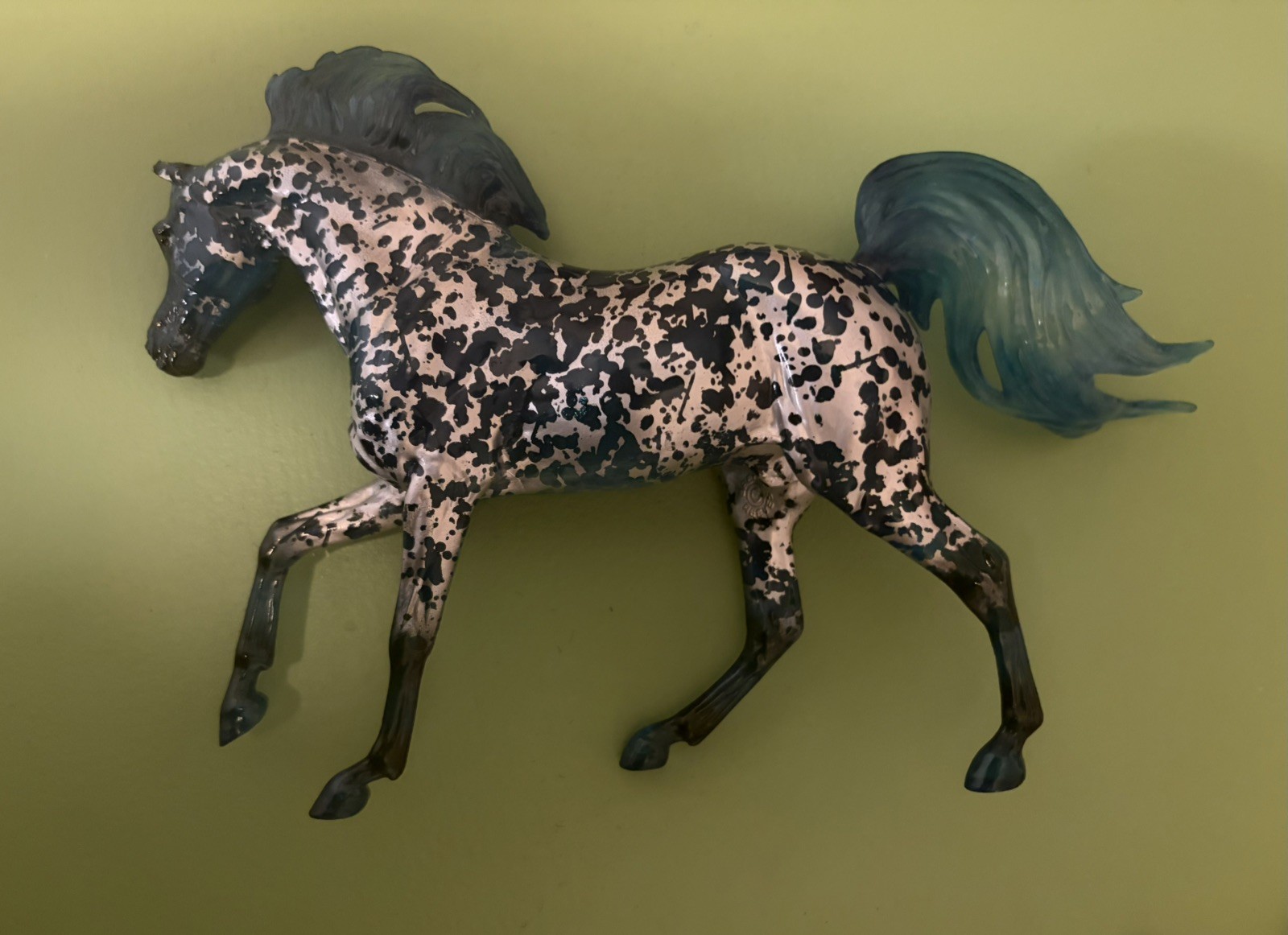 Breyer HIGH TIDE Classic Freedom Series Arabian Blue and Silver Horse Model Breyer HIGH TIDE Classic Freedom Series Arabian Blue and Silver Horse Model