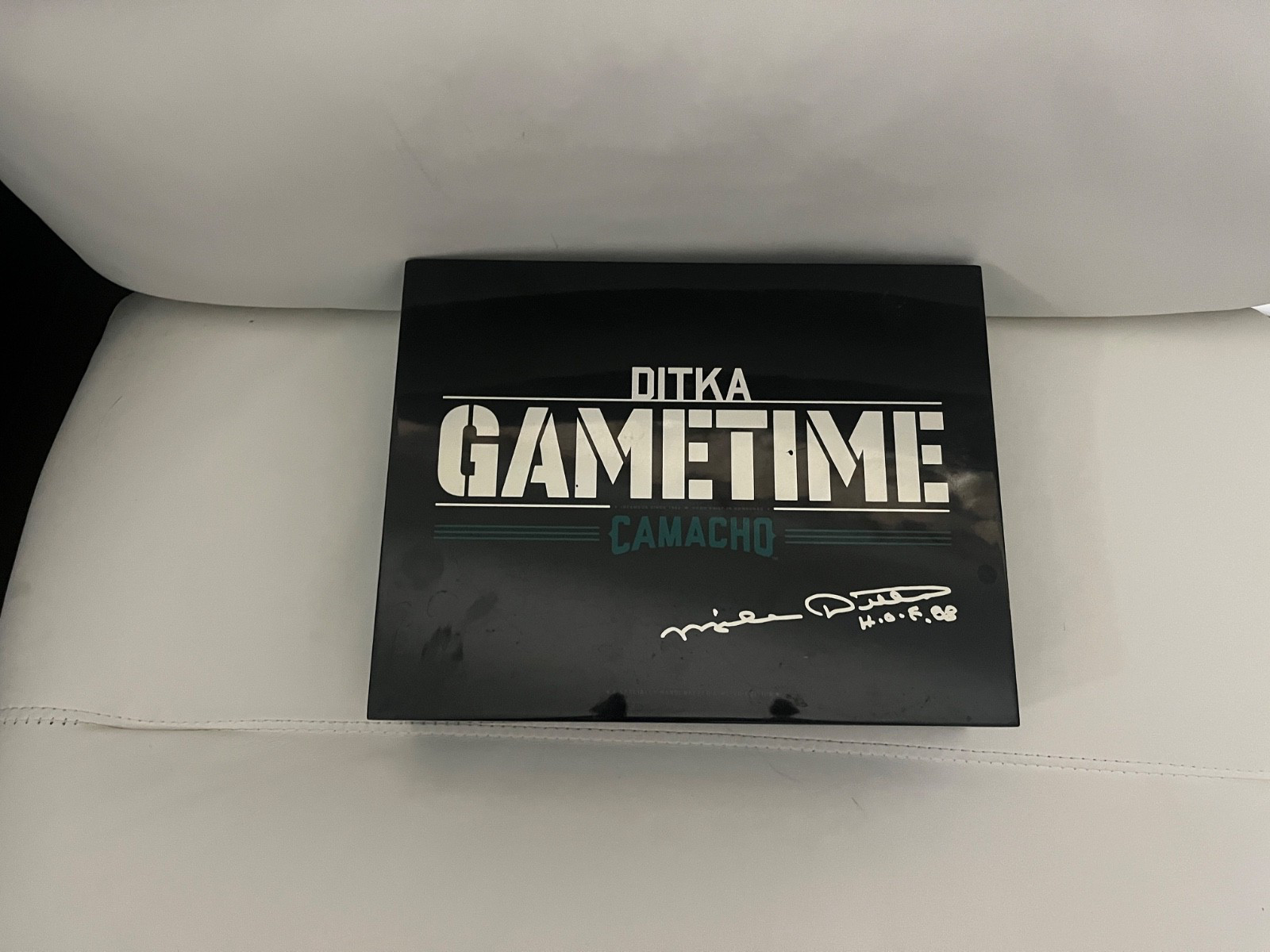 Mike Ditka Signed, “H.O.F. 88” Inscription, Gametime Camacho Cigar Box Mike Ditka Signed, “H.O.F. 88” Inscription, Gametime Camacho Cigar Box