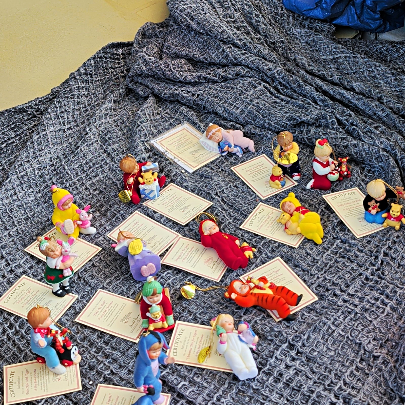 Heirloom Ornaments Ashton-Drake A Very Pooh Christmas Porcelain Set Of 24 w/ COA Heirloom Ornaments Ashton-Drake A Very Pooh Christmas Porcelain Set Of 24 w/ COA