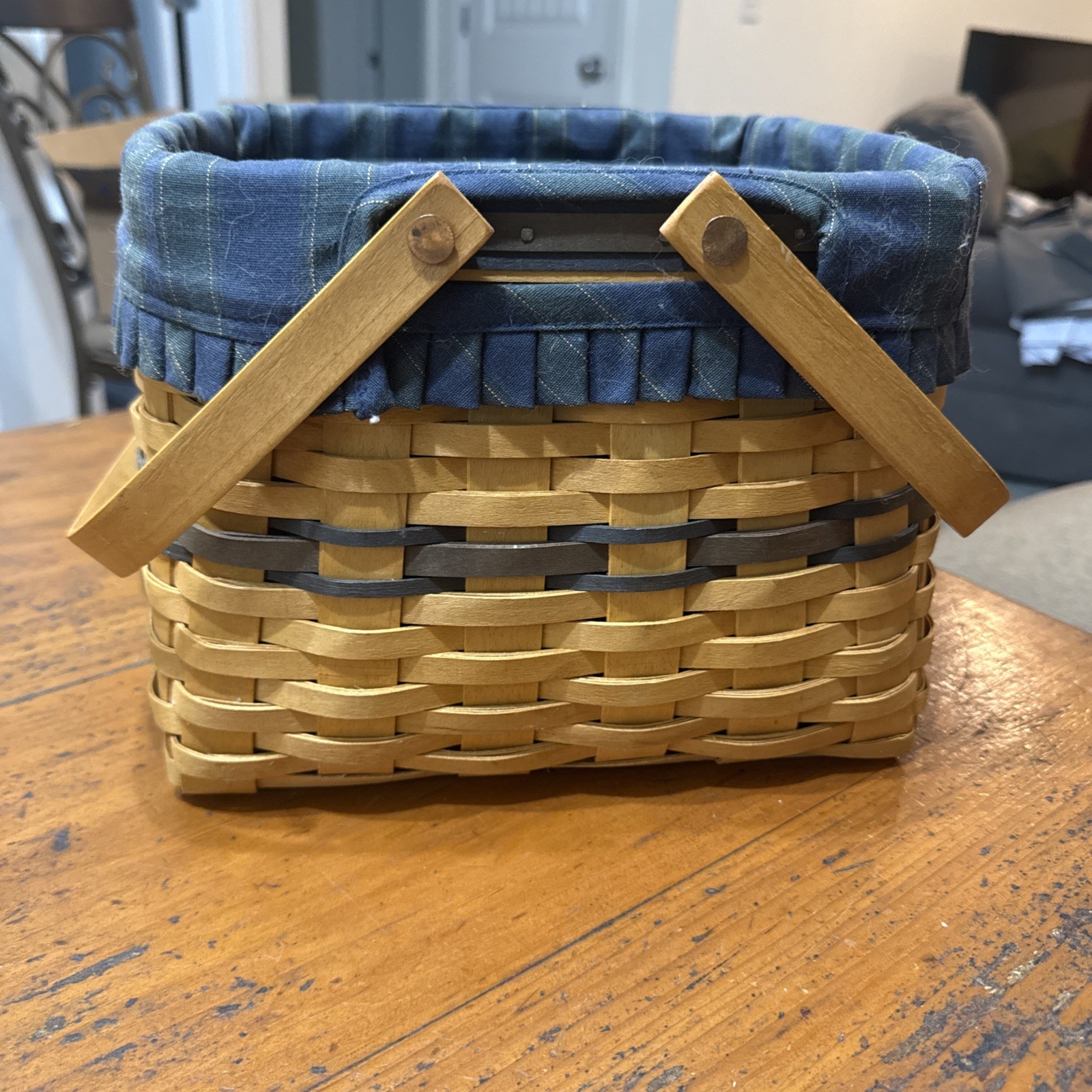 1998 Longaberger Collectors Club Collector's Edition Plaid Two Handle Basket 1998 Longaberger Collectors Club Collector's Edition Plaid Two Handle Basket