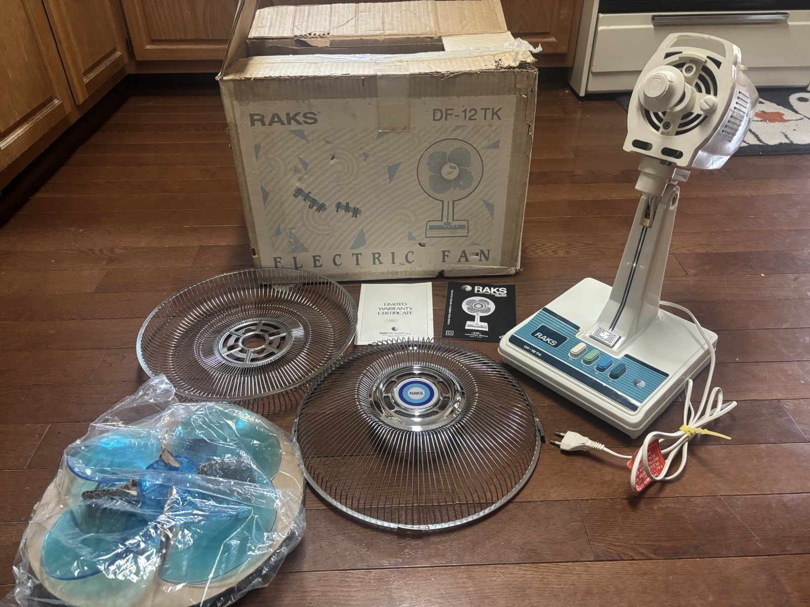 NOS Vintage Raks DF-12 TK 12" Desk Fan 1970s Blue Blade EURO PLUG Made In Turkey NOS Vintage Raks DF-12 TK 12" Desk Fan 1970s Blue Blade EURO PLUG Made In Turkey
