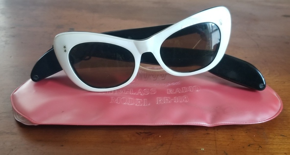 Vtg ROSS Transistorized Radio RE-103 White Cat Eye Sunglasses Retro 1960s 70s Vtg ROSS Transistorized Radio RE-103 White Cat Eye Sunglasses Retro 1960s 70s