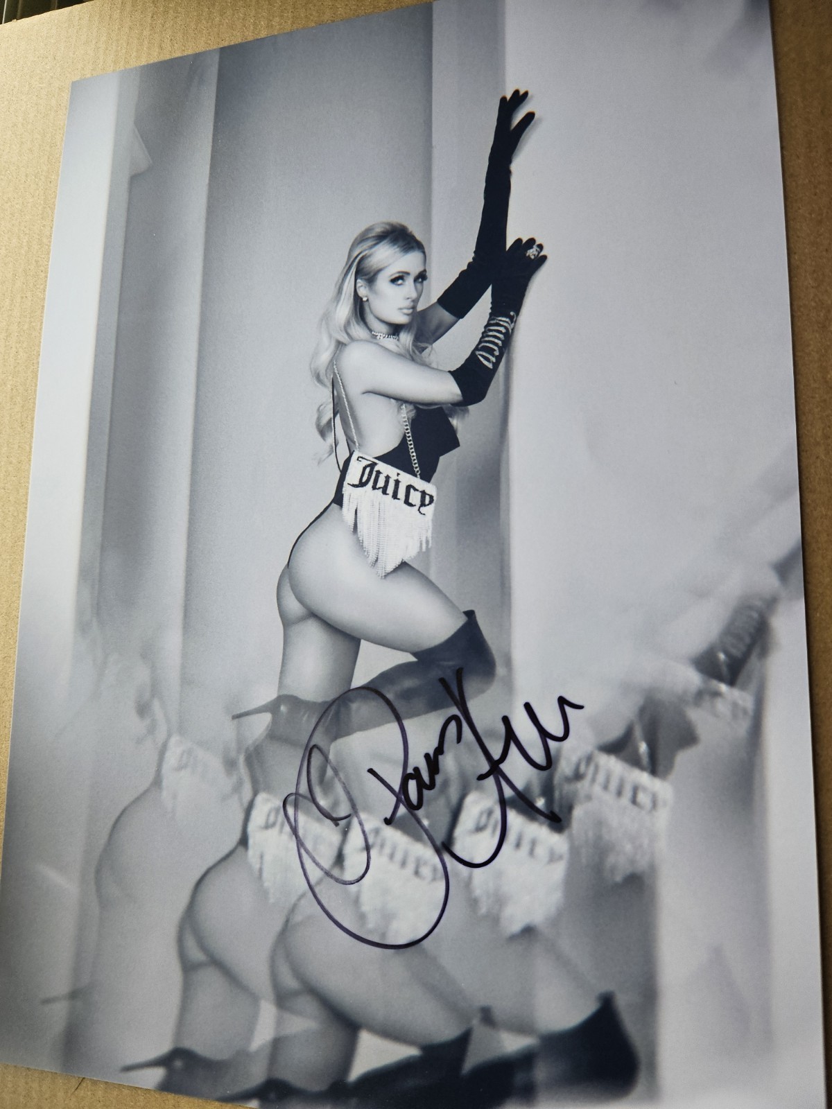 PARIS HILTON ORIGINAL AUTOGRAPH, JUICY MODELING DAYS. 8X12" PHOTO COA ✅️ PARIS HILTON ORIGINAL AUTOGRAPH, JUICY MODELING DAYS. 8X12" PHOTO COA ✅️