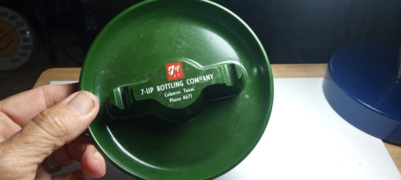 VINTAGE 1940'S-50'S 7UP BOTTLING CO.DARK GREEN ADVERTISING ASHTRAY (SEE DETAILS)