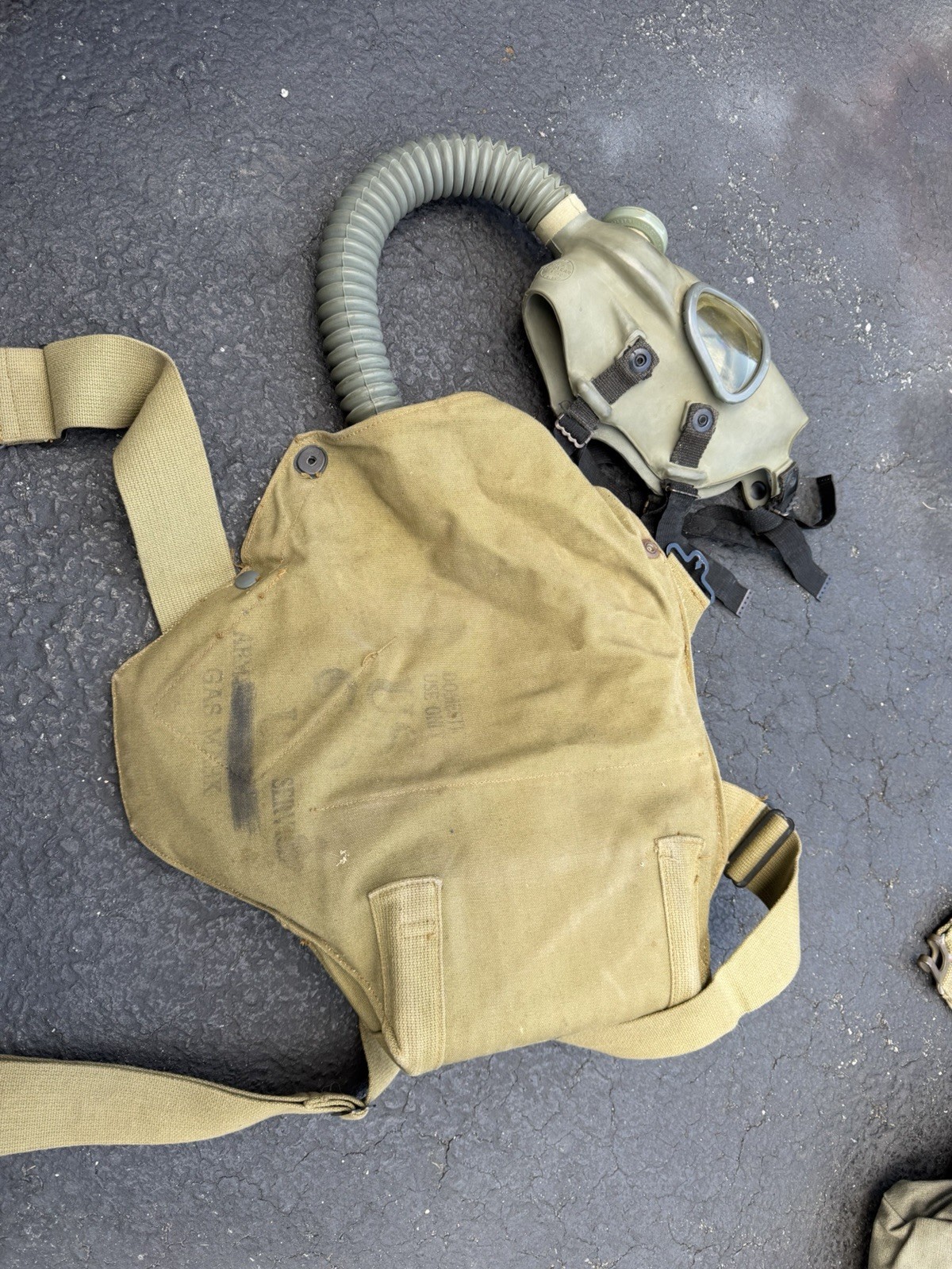 Original U.S. Army WWII M2A2 Diaphragm Gas Mask with M1VA1 Bag Original U.S. Army WWII M2A2 Diaphragm Gas Mask with M1VA1 Bag