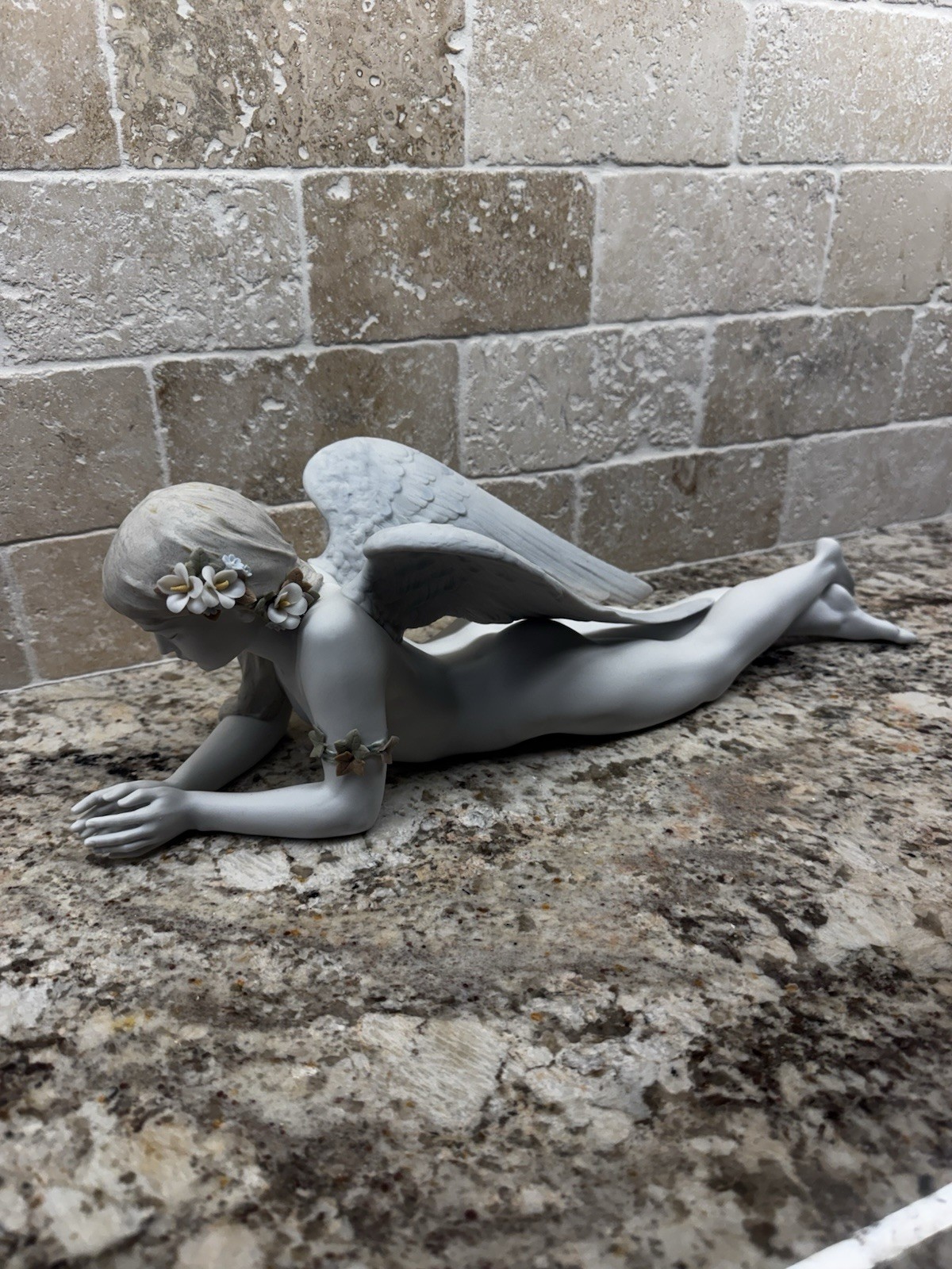 Lladró My Loving Angel Porcelain Figurine 01009151 w/ Original Box & Certificate Lladró My Loving Angel Porcelain Figurine 01009151 w/ Original Box & Certificate