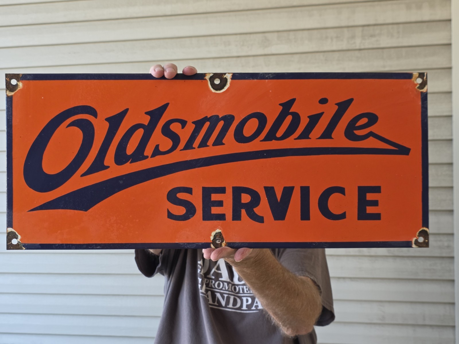 LARGE VINTAGE OLDSMOBILE SERVICE PORCELAIN SIGN NICE COLORS 24" X 10" LARGE VINTAGE OLDSMOBILE SERVICE PORCELAIN SIGN NICE COLORS 24" X 10"