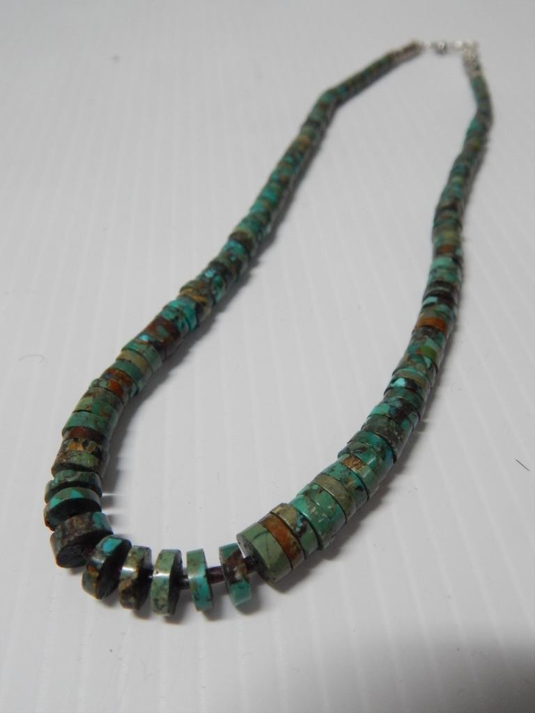 VINTAGE NAVAJO / SANTO DOMINGO INDIAN TURQUOISE HEISHI BEADS NECKLACE VINTAGE NAVAJO / SANTO DOMINGO INDIAN TURQUOISE HEISHI BEADS NECKLACE