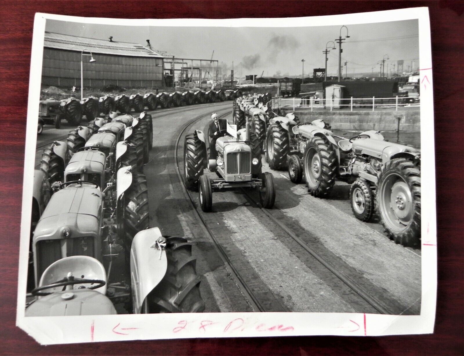 KGgallery Ford Motor Photo Tractor England UK Assembly Line Essex Dagenham Plant
