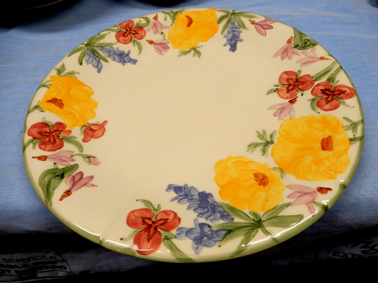 Franciscan Wildflower hand painted floral green trimmed & scalloped edges 12.5"