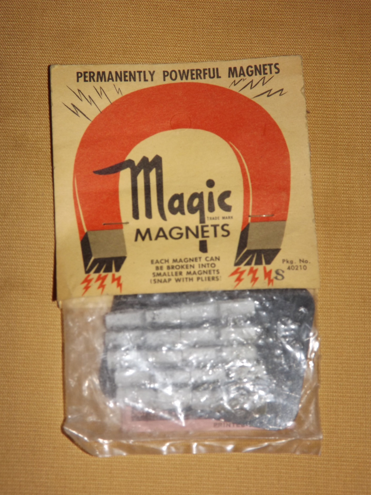 VINTAGE MAGIC MAGNETS NOS NEW OLD STOCK