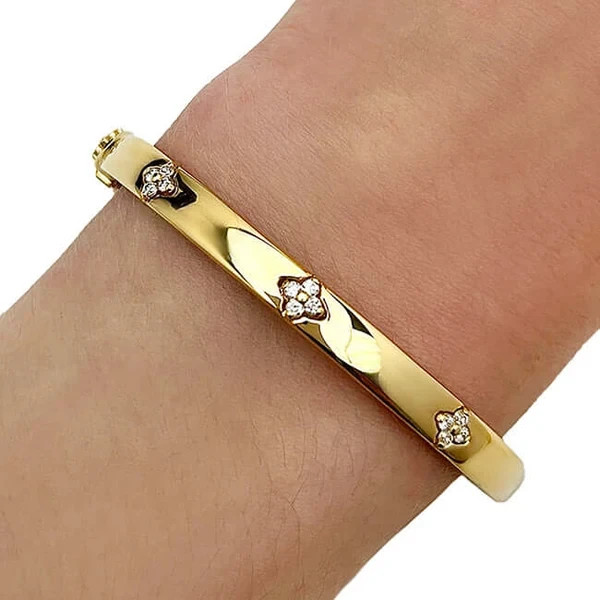 6.89CTW Diamond 18K Yellow Gold Over Clover Bangle Bracelet (Solid Links) 7.5" 6.89CTW Diamond 18K Yellow Gold Over Clover Bangle Bracelet (Solid Links) 7.5"