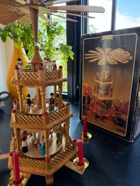 Vintage Lillian Vernon Christmas Windmill Nativity 3-Tier Tested # 8996 VIDEO Vintage Lillian Vernon Christmas Windmill Nativity 3-Tier Tested # 8996 VIDEO