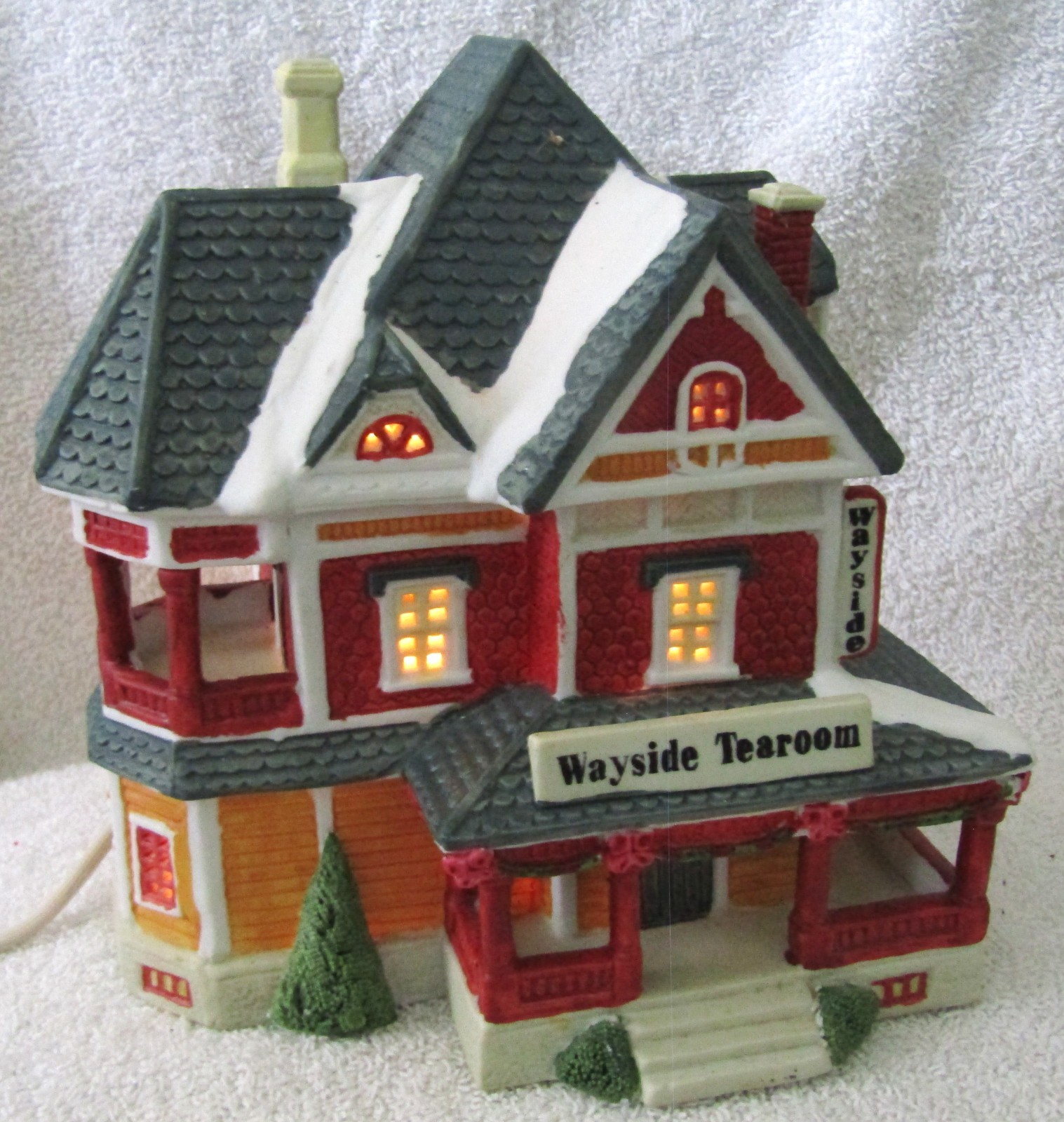 Rare Retired Lemax 1994 "Wayside Tearoom" Lighted Ceramic Christmas Building.