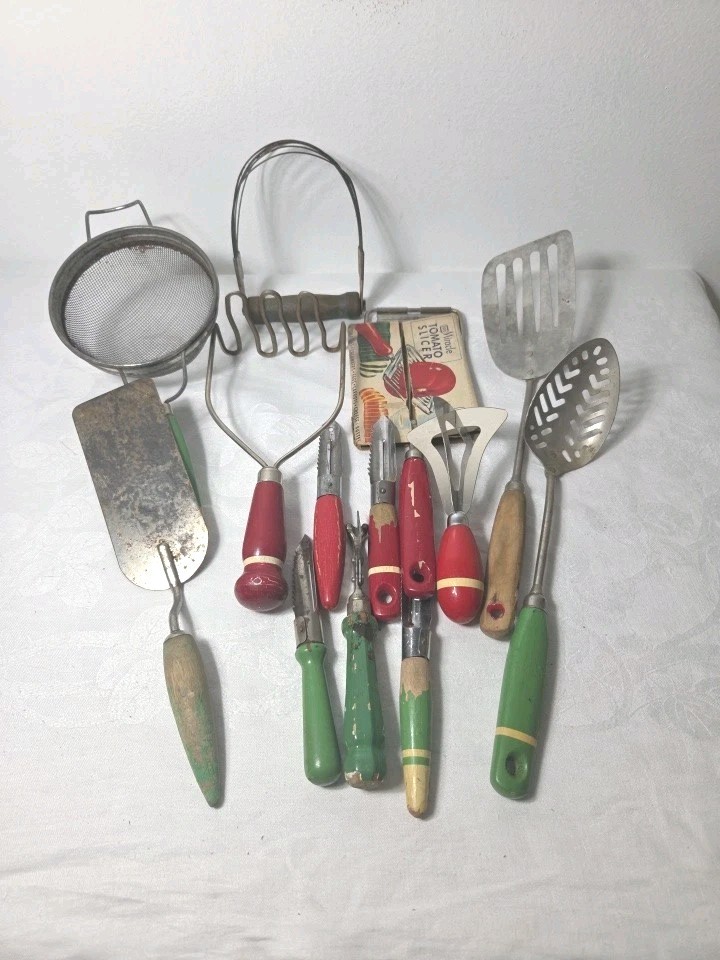 Lot of 10 Red Green Wooden Handle Vintage Kitchen Utensils Lot of 10 Red Green Wooden Handle Vintage Kitchen Utensils