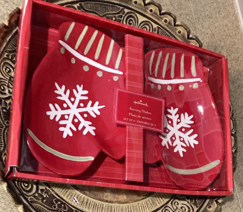Hallmark Red Snowflake Mitten Serving Dishes Set of 2 Christmas NIB Hallmark Red Snowflake Mitten Serving Dishes Set of 2 Christmas NIB