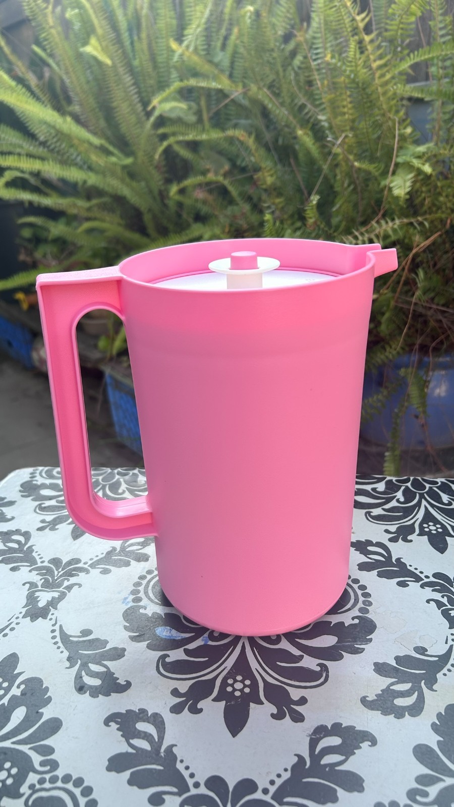 Tupperware Classic Push Button Pitcher 2 Liter pink Color New Tupperware Classic Push Button Pitcher 2 Liter pink Color New