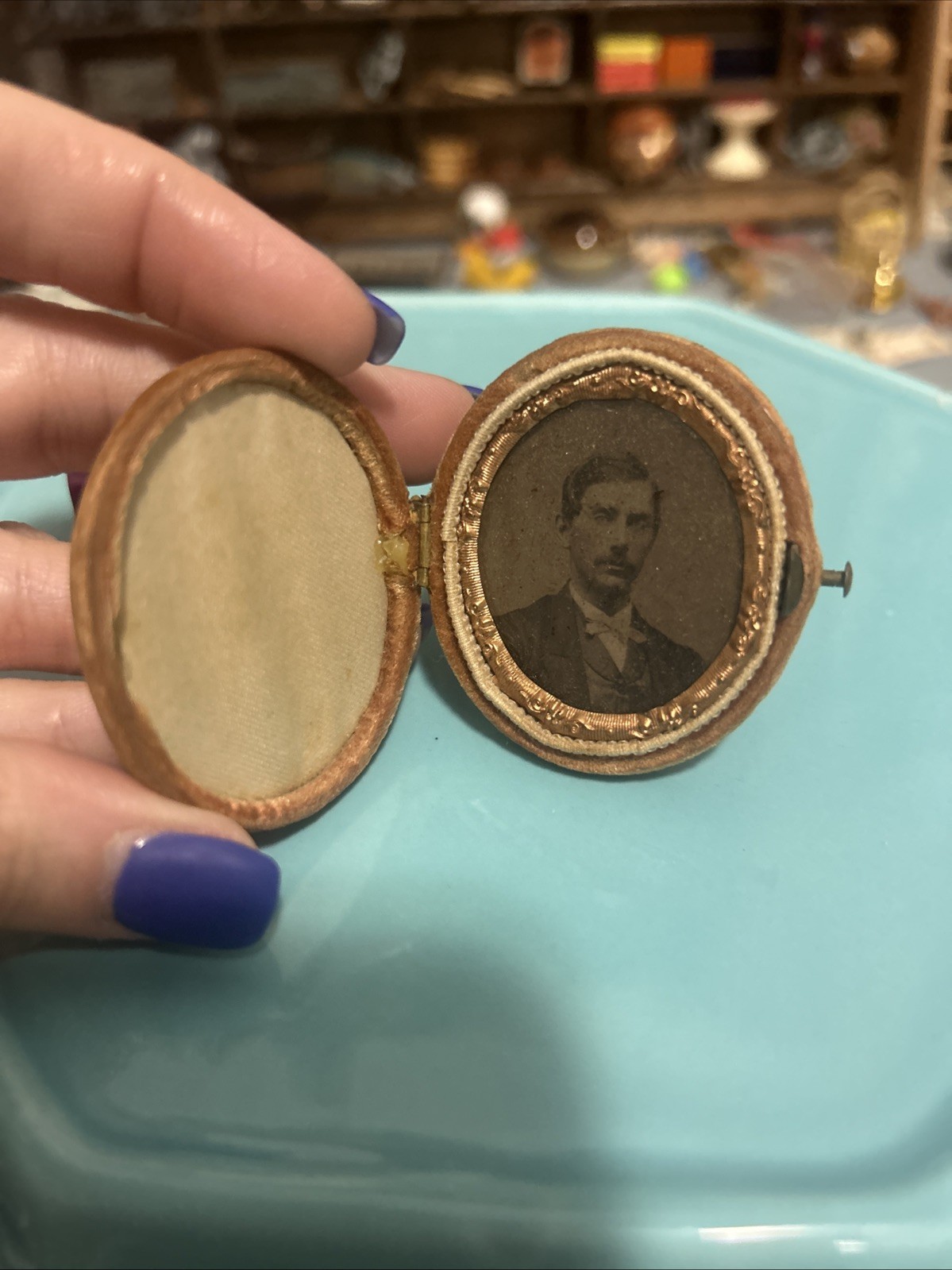 Antique Double Daguerreotype Oval Photo *Hinge Repaired* Antique Double Daguerreotype Oval Photo *Hinge Repaired*
