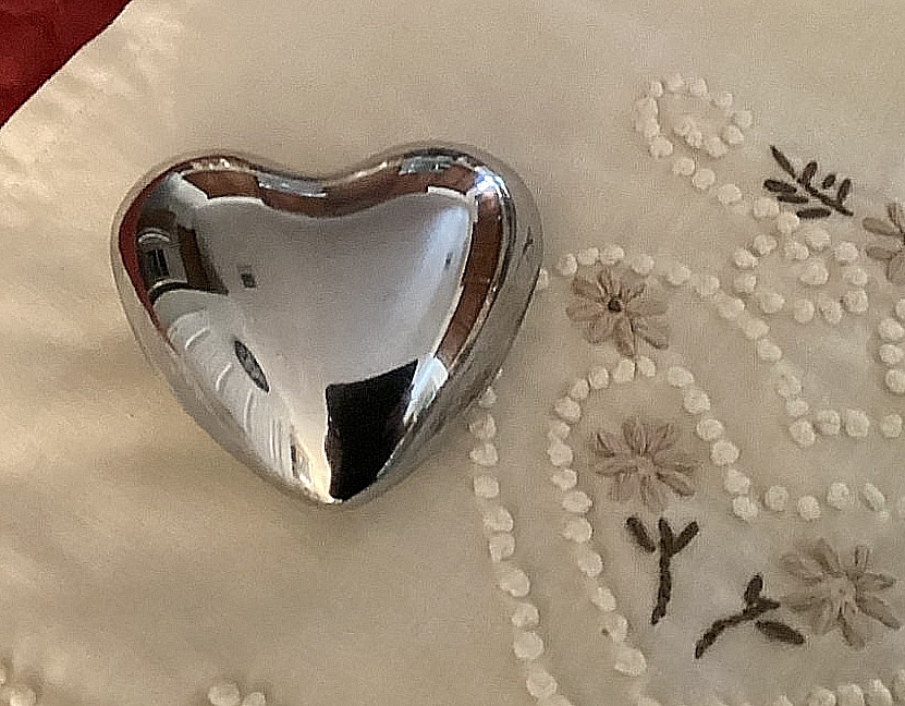 Chrome-plated Puffy Heart with Lovely Bell Chime Paperweight/ Keepsake w Bag Chrome-plated Puffy Heart with Lovely Bell Chime Paperweight/ Keepsake w Bag