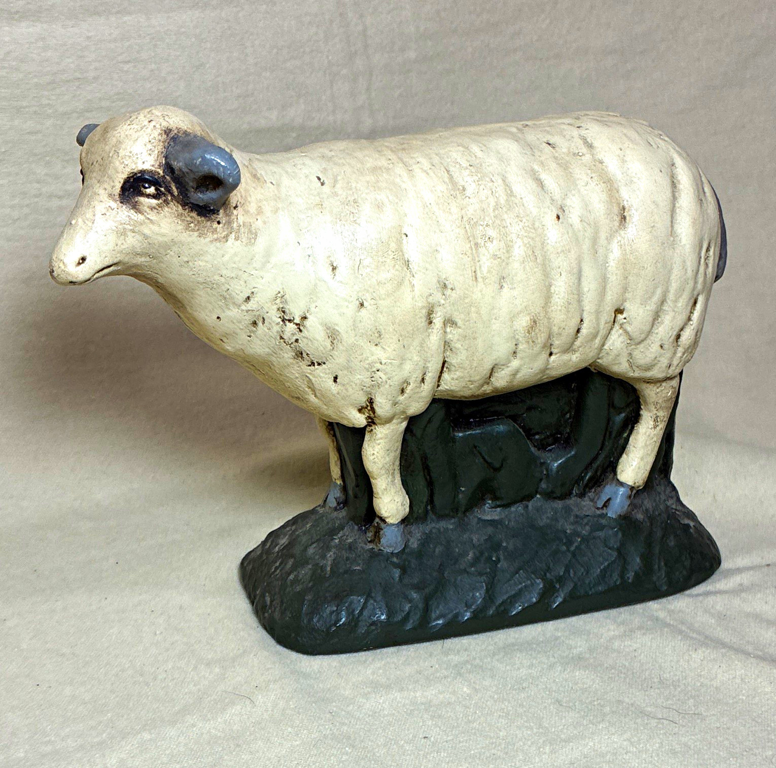 Vintage Cast Iron Sheep doorstop. Vintage Cast Iron Sheep doorstop.