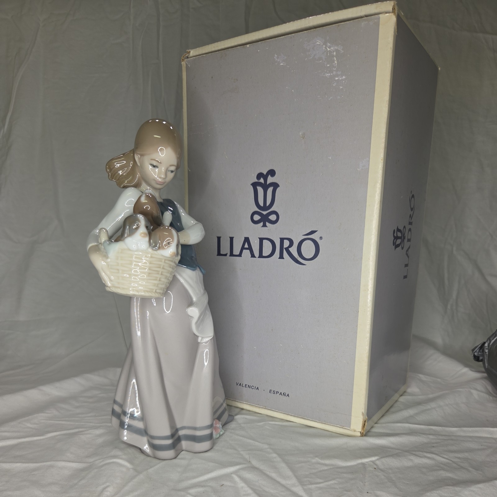Lladro #1311 Little Dogs on Hip Girl with Puppies Figurine Retired w/ Box Lladro #1311 Little Dogs on Hip Girl with Puppies Figurine Retired w/ Box