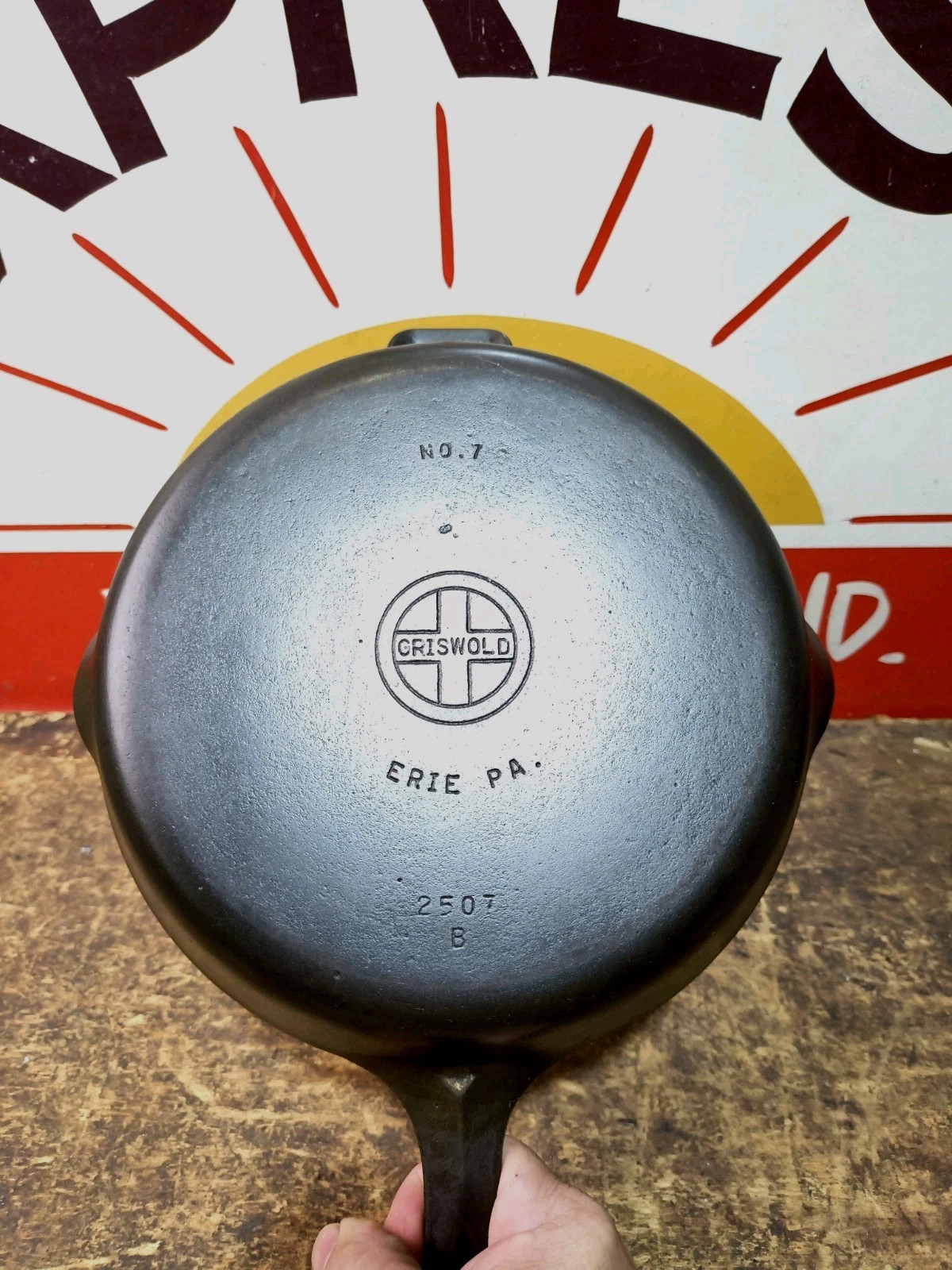 "Fully Restored" GRISWOLD #2507 Cast Iron Skillet Small Logo 10" Seasoned Flat 