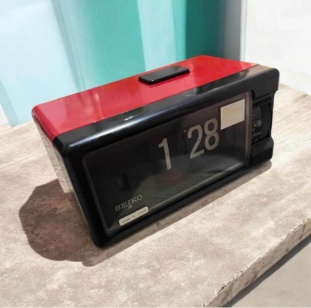 SEIKO DP690T Vintage Flip Clock Red Black Alarm Backlight 1970s Japan Works SEIKO DP690T Vintage Flip Clock Red Black Alarm Backlight 1970s Japan Works