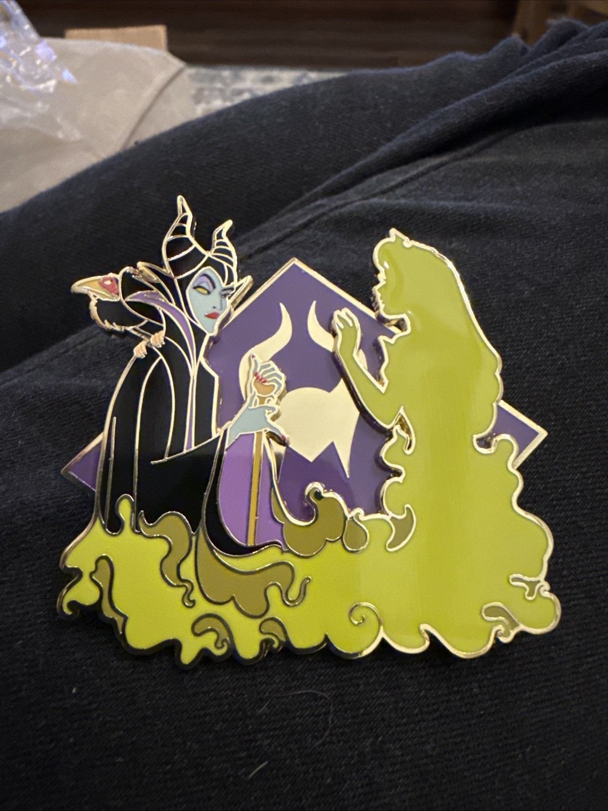DLP MALEFICENT Aurora Pin Disneyland Paris LE 700 Villain W/ Hero Silhouette Pin DLP MALEFICENT Aurora Pin Disneyland Paris LE 700 Villain W/ Hero Silhouette Pin