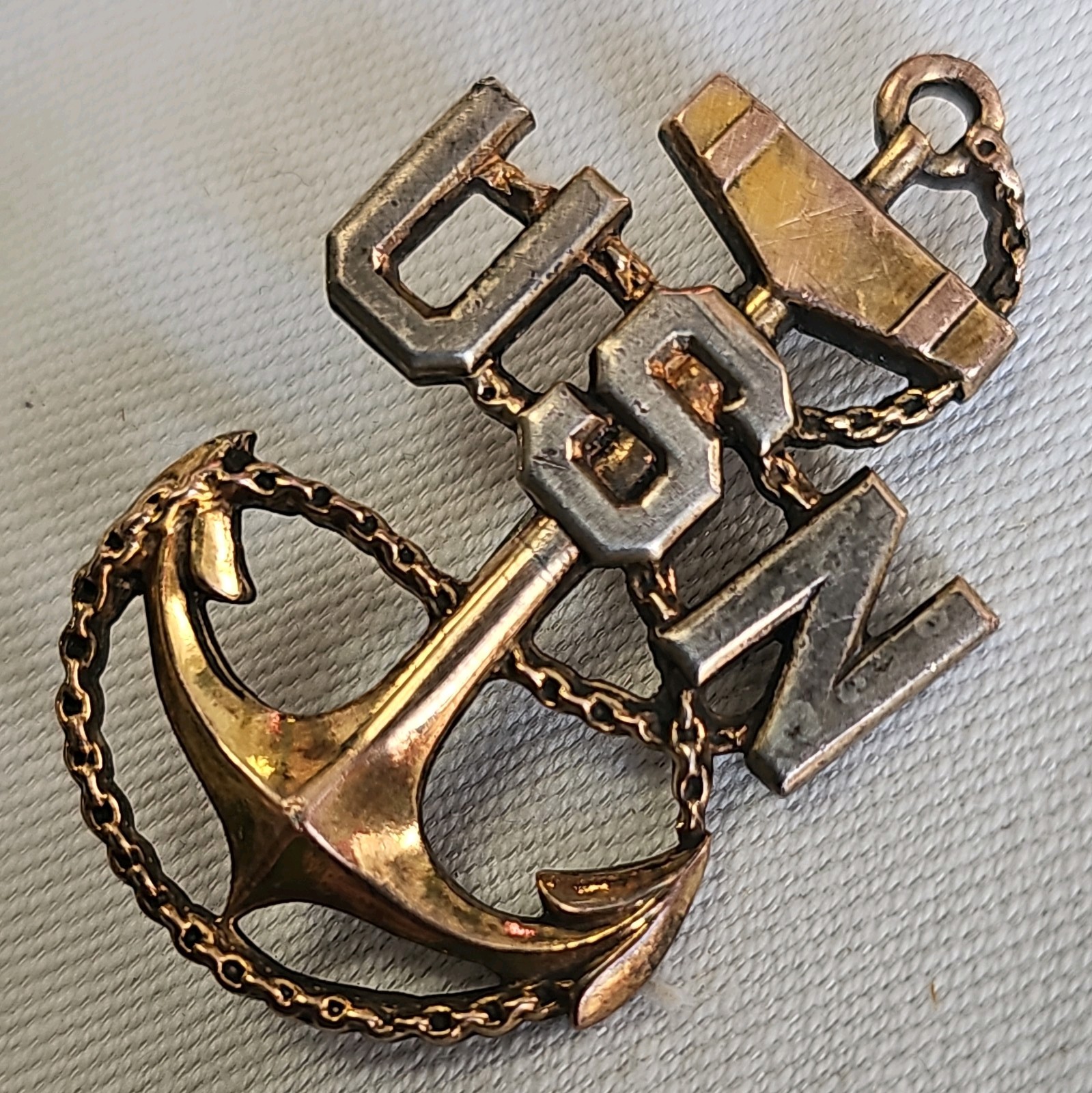 US Navy Fouled Anchor Pin 10K Gold on Silver Amico Marked WWII USN US Navy Fouled Anchor Pin 10K Gold on Silver Amico Marked WWII USN