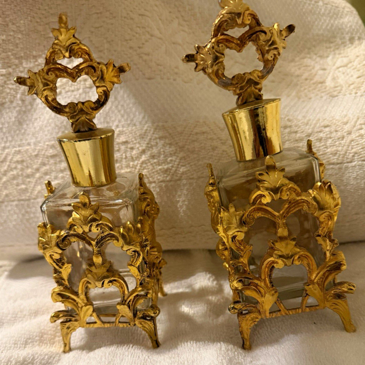 Vintage Matson Stylebuilt Gold Ormolu Filigree Perfume Bottle Pair Set Flawless Vintage Matson Stylebuilt Gold Ormolu Filigree Perfume Bottle Pair Set Flawless
