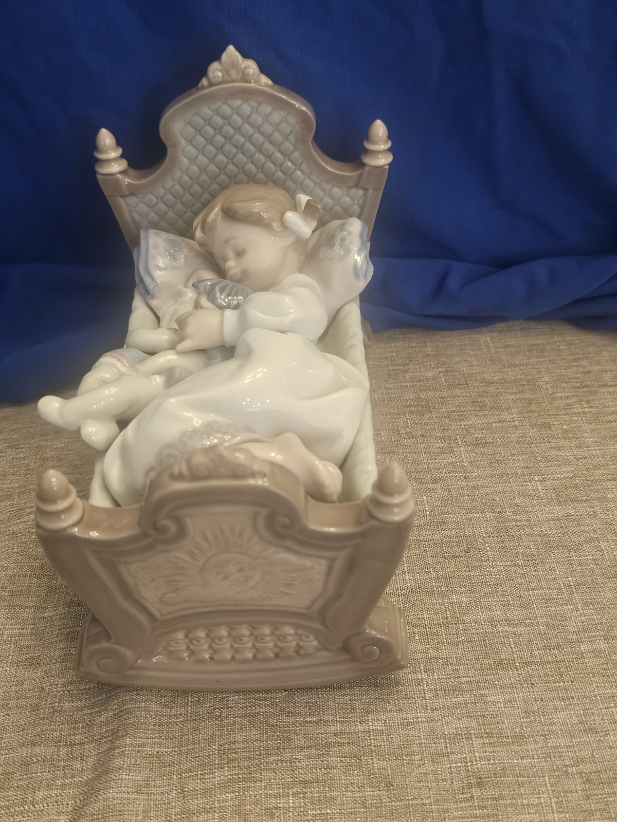 Lladro 5717 Rock A Bye Baby Mint Condition Retired No Box