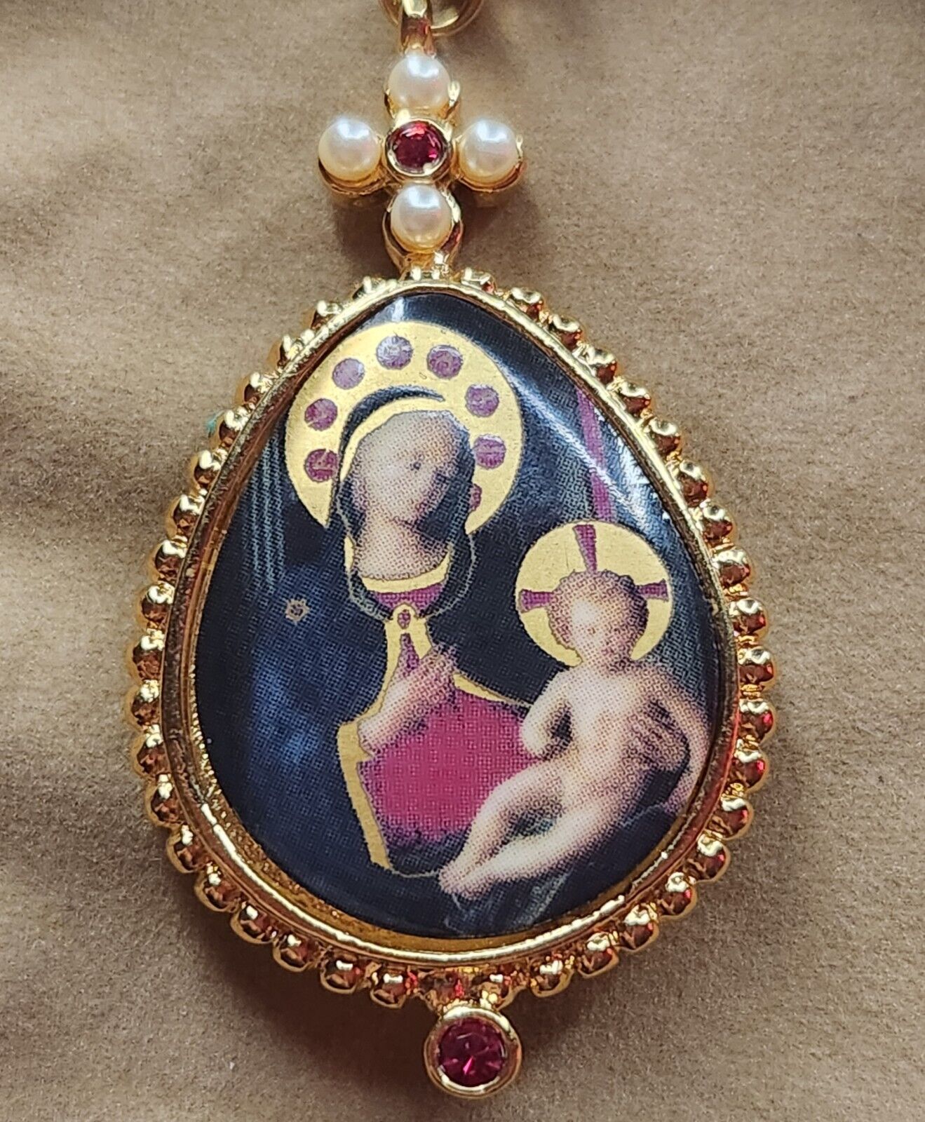Necklace Our Lady Madonna and Child Jesus Picture Charm, Gold Tone, With Chain