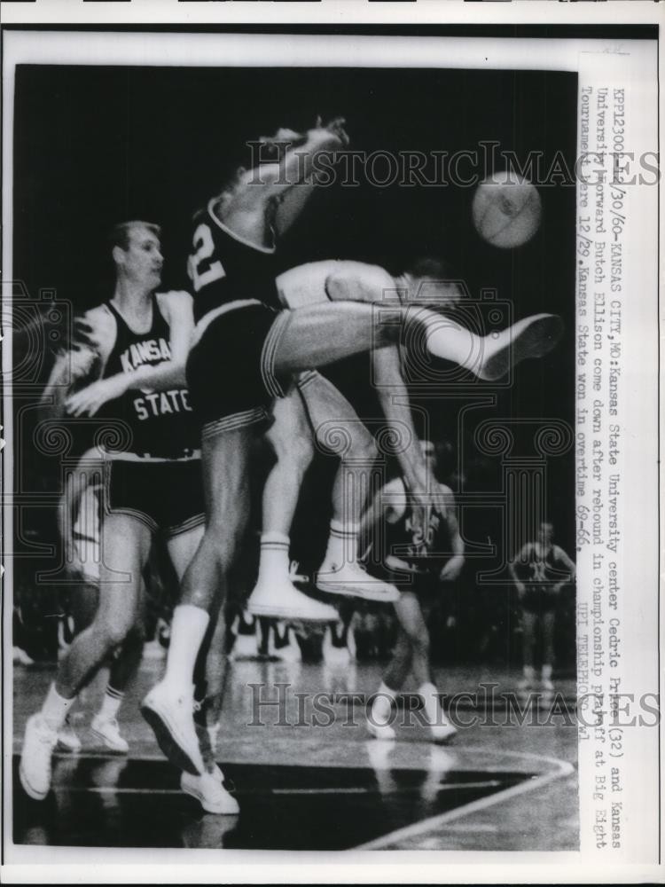 1960 Press Photo KSU's Cedric Price vs KU's Butch Ellison in Big 8 Tournament 1960 Press Photo KSU's Cedric Price vs KU's Butch Ellison in Big 8 Tournament