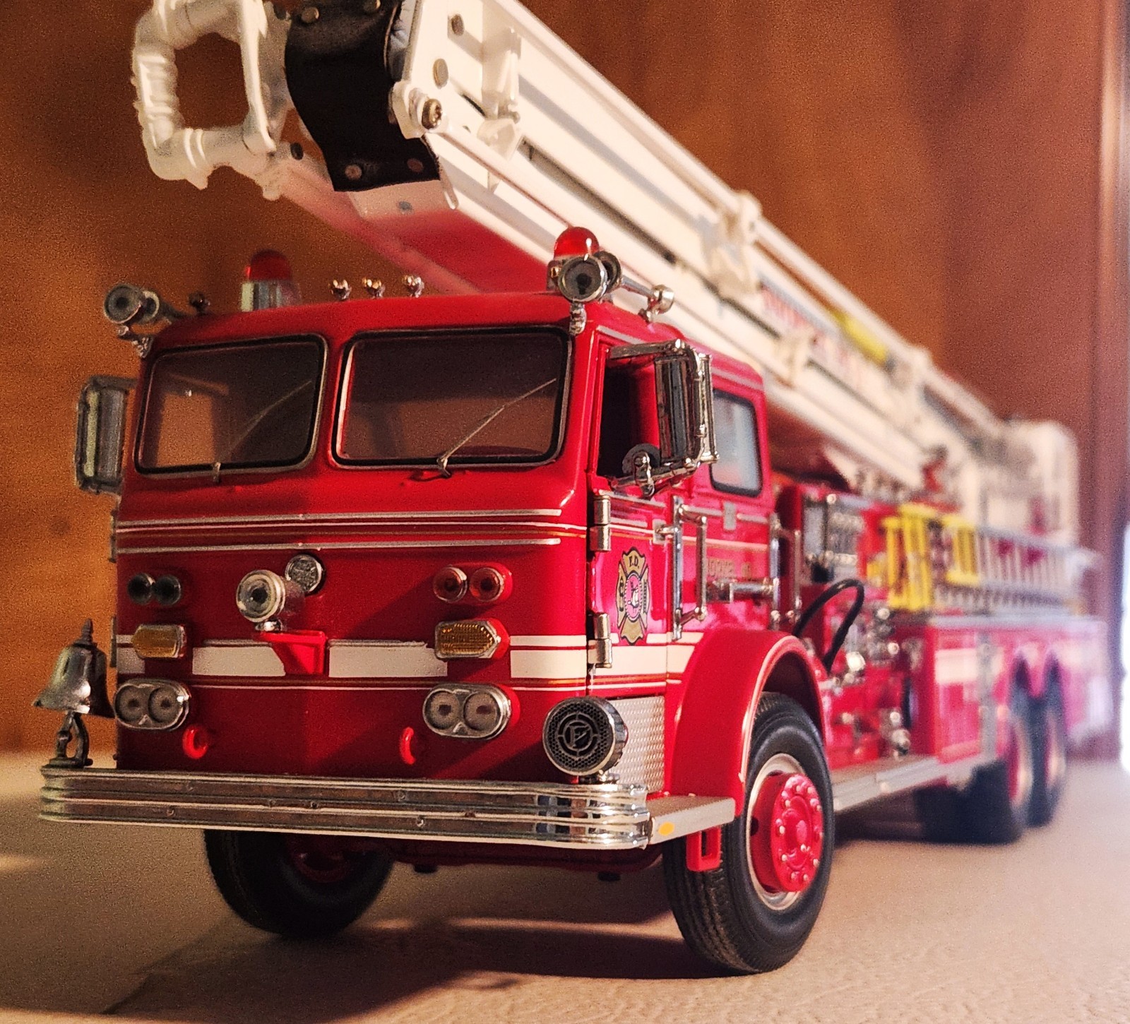Franklin Mint 1972 Maxim/Pierce Snorkel Fire Apparatus 1:32 Scale Diecast Franklin Mint 1972 Maxim/Pierce Snorkel Fire Apparatus 1:32 Scale Diecast