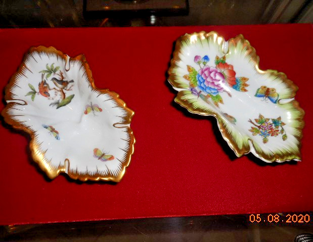 TWO VINTAGE LEAF SHAPED HAND PAINTED CANDY DISH FROM HEREND, HUNGARY, 6" LONG TWO VINTAGE LEAF SHAPED HAND PAINTED CANDY DISH FROM HEREND, HUNGARY, 6" LONG
