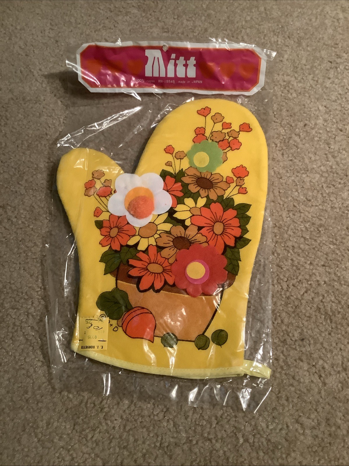 Vintage Mid-Century Floral Flowers Rayon Oven Mitt JAPAN Korvette SEALED NEW NOS Vintage Mid-Century Floral Flowers Rayon Oven Mitt JAPAN Korvette SEALED NEW NOS