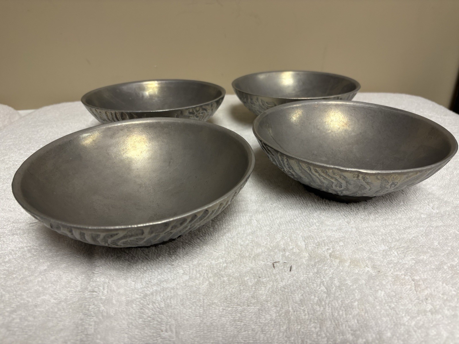 DON DRUMM STUDIOS 🔥 Hand Hammered Cast Aluminum Set Of 4 Matching Stamped Bowls