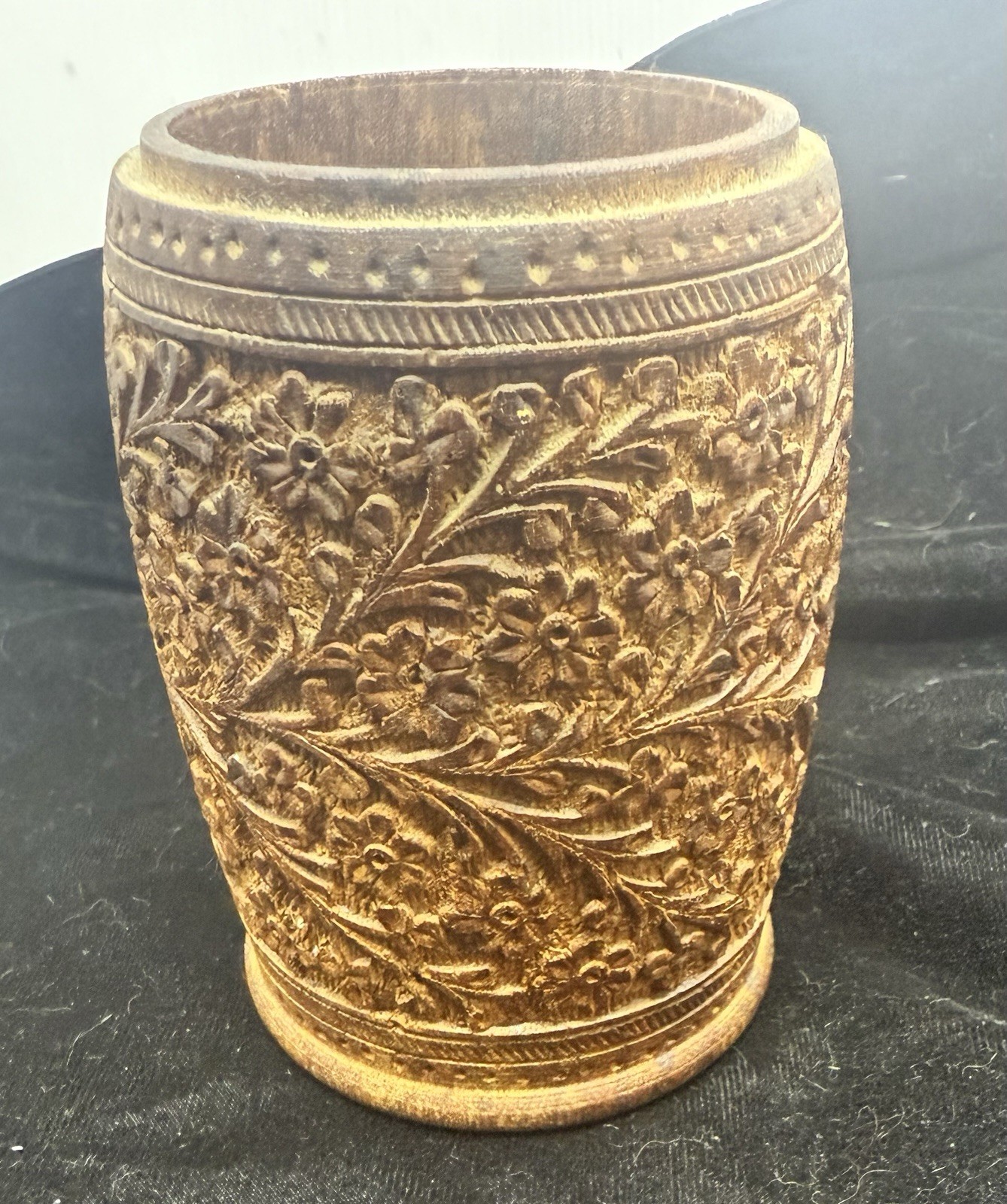 Vintage Hand Carved Wooden Vase Floral Indian Rosewood Pen Holder Cup Container Vintage Hand Carved Wooden Vase Floral Indian Rosewood Pen Holder Cup Container