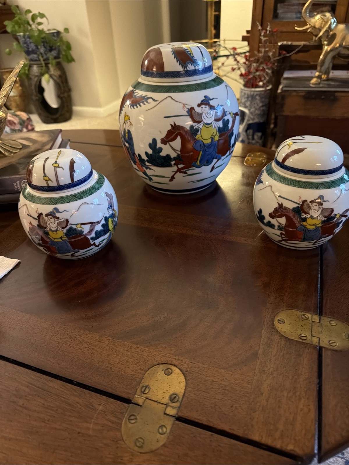 Vintage 3 Matching Kutani Japanese Hand Painted Lidded Ginger Jars Vintage 3 Matching Kutani Japanese Hand Painted Lidded Ginger Jars