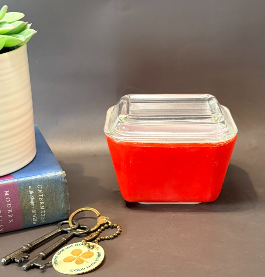 Vintage Red Pyrex 501-B Small Rectangular Refrigerator Dish With Clear Glass Lid Vintage Red Pyrex 501-B Small Rectangular Refrigerator Dish With Clear Glass Lid