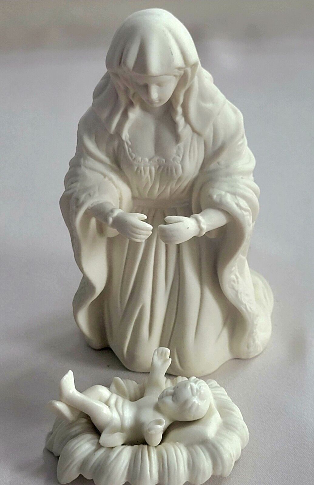 Kneeling Madonna With Baby Jesus Creamy Off White  Figurine #66