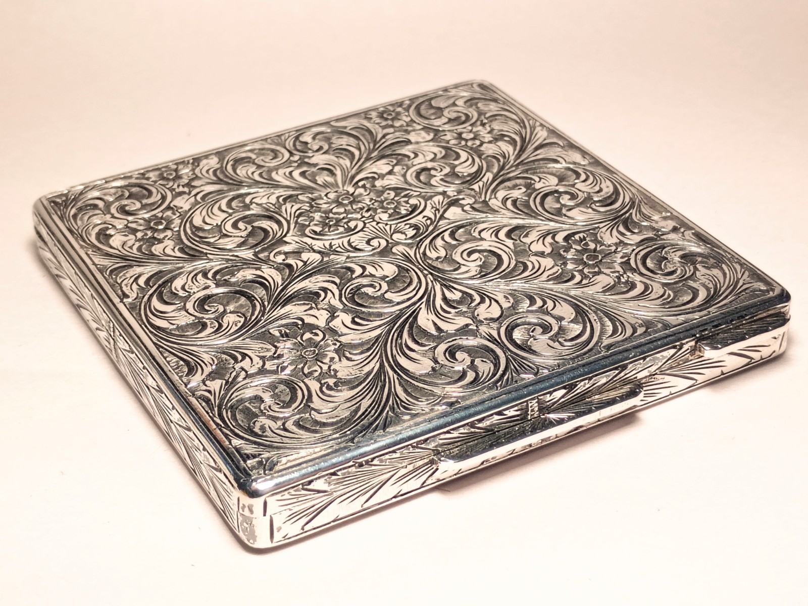 Vintage Italian 800 Silver Compact Case Hand Engraved 1930s Florence 80g Vintage Italian 800 Silver Compact Case Hand Engraved 1930s Florence 80g