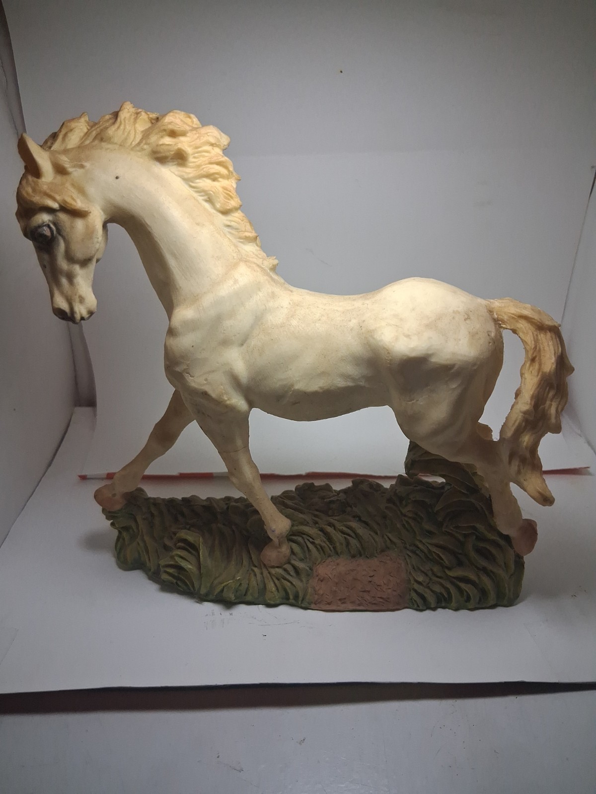 Pretty Lipco Vintage White Horse Figurine Pretty Lipco Vintage White Horse Figurine