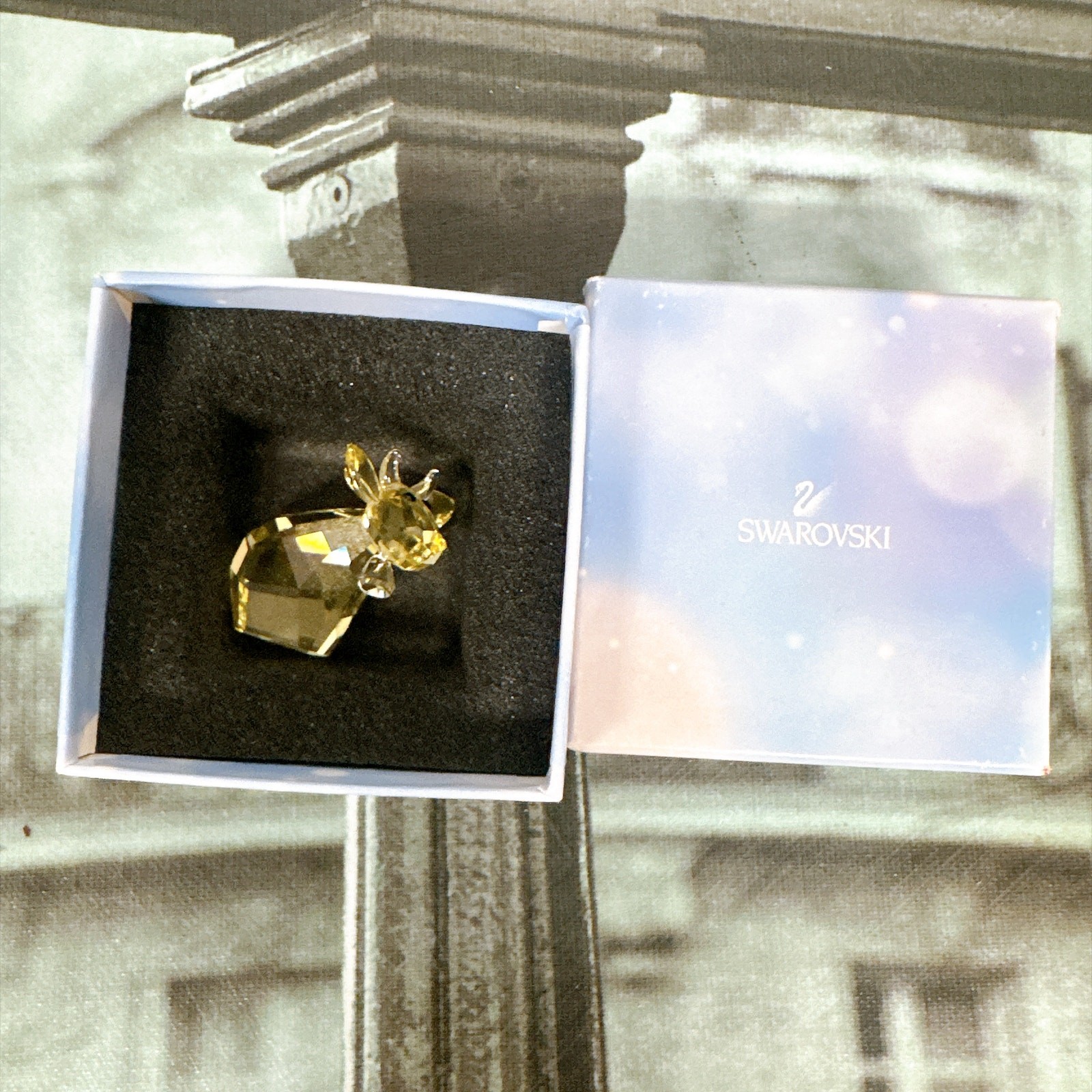 Swarovski 5125947 Lovlots Mini Mo Golden Shadow Cow Crystal Figurine Collectible Swarovski 5125947 Lovlots Mini Mo Golden Shadow Cow Crystal Figurine Collectible